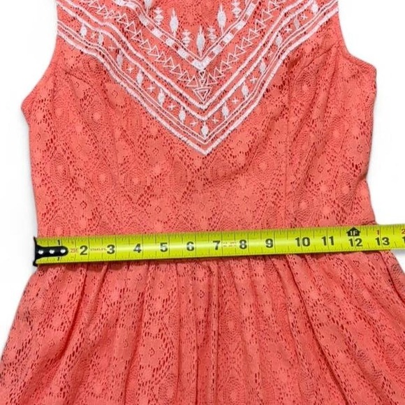 Xhilaration Coral lace babydoll mini dress with embroidery & zipper back Size S - Picture 6 of 8